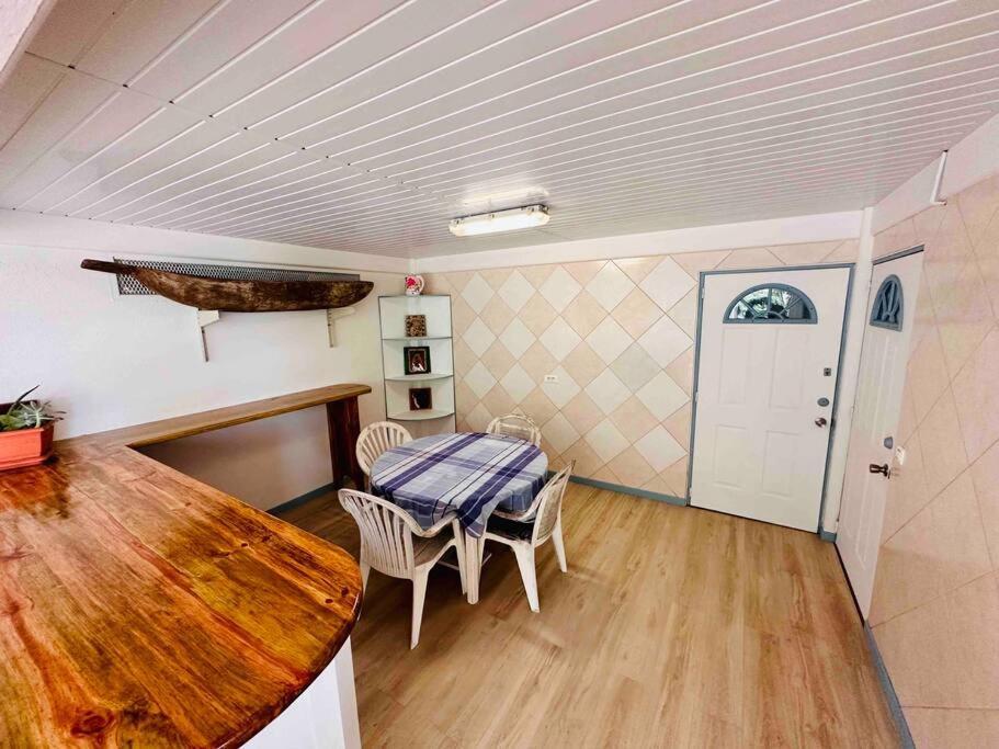 Meri Lodge Huahine Фаре Екстериор снимка