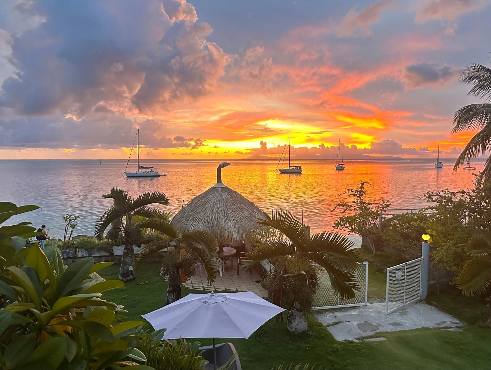 Meri Lodge Huahine Фаре Екстериор снимка